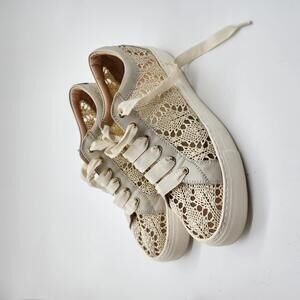 LKNW AGL lace effect Raffia Sneaker lace like worn  1 time clean 40 9